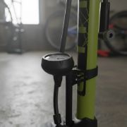Imagen de Inflador De Pie Largo Calibre 2  160 Psi Verde