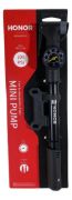 Imagen de Inflador De Mano Mini Aluminio C/ Manómetro 100 Psi Honor Negro
