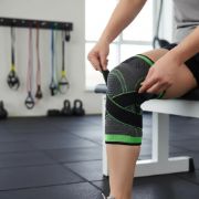 Imagen de Rodillera Ajustable Deportiva Elástica Compresora Con Strap Negro L