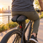 Imagen de Asiento Bicicleta Acolchonado Gel Negro Con Rojo Negro